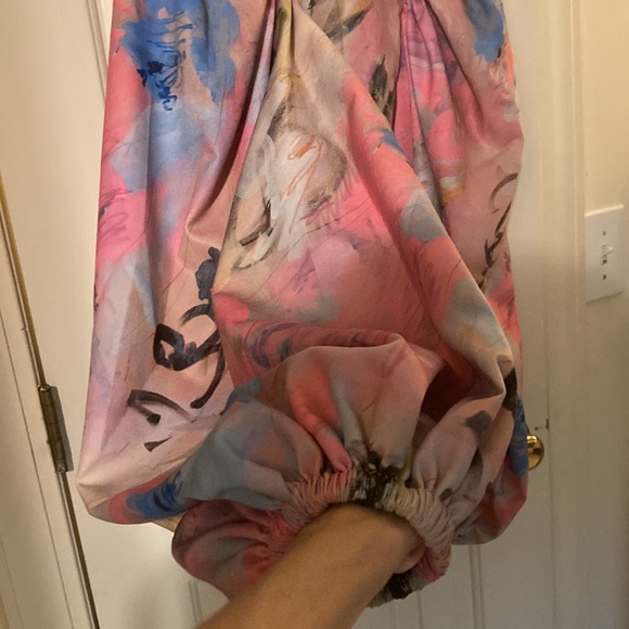 Neubyrne beautiful abstract print top with dramatic sleeves - Picture 7 of 9